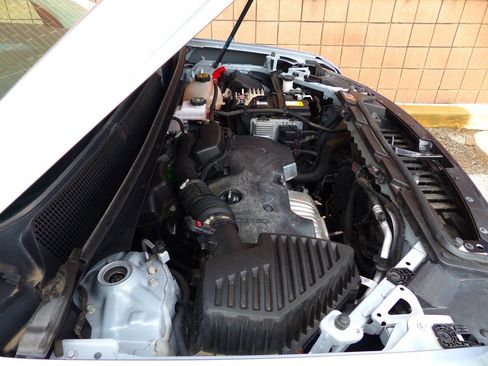 Used 2021 GMC Acadia SLE w/ Driver Convenience Package image 17