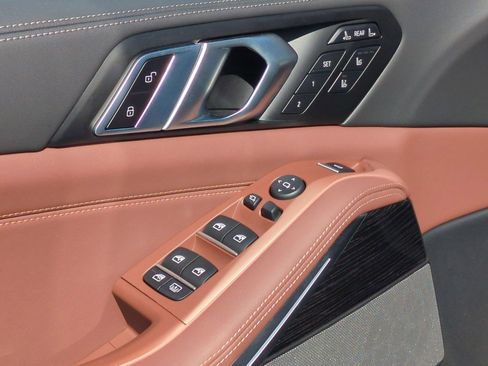 Used 2026 BMW X7 M60i image 15