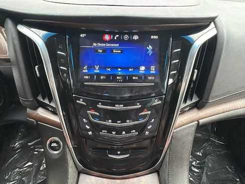 Used 2015 Cadillac Escalade ESV Luxury image 12