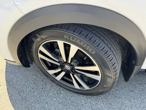 Used 2019 Nissan Kicks SR FWD image 37
