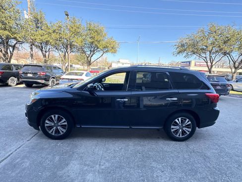Used 2020 Nissan Pathfinder SV image 3