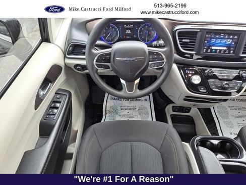 Used 2018 Chrysler Pacifica Touring Plus w/ Tire & Wheel Group image 11