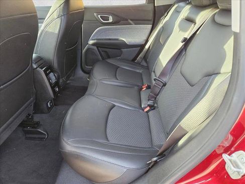Used 2022 Jeep Compass Latitude image 10