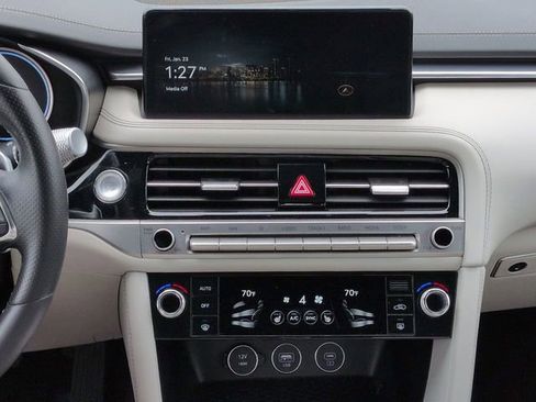 Used 2025 Genesis G70 2.5T image 17