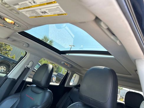 Used 2018 Jeep Compass Trailhawk w/ Leather Interior Group AWD/4WD image 13