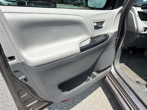 Used 2020 Toyota Sienna LE FWD image 14
