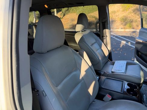 Used 2015 Toyota Sienna XLE image 20