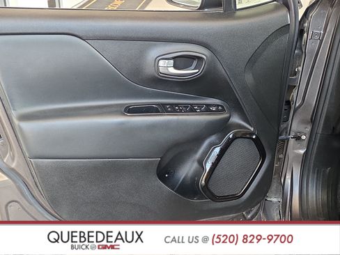 Used 2018 Jeep Renegade Altitude w/ Advanced Technology Group FWD image 9