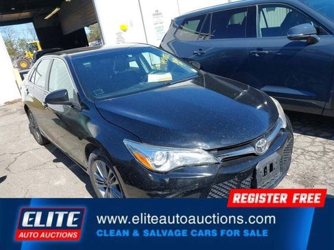Used 2017 Toyota Camry SE image 2