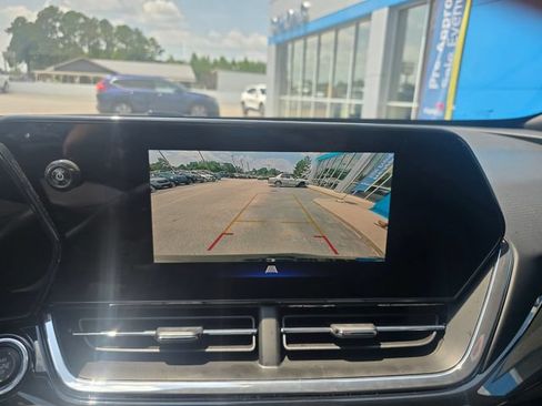 Used 2025 Chevrolet Trax RS w/ Sunroof Package FWD image 20