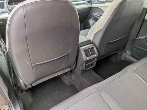 Used 2025 Volkswagen Taos SE image 25