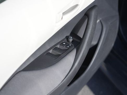 Used 2025 Toyota Corolla LE image 28