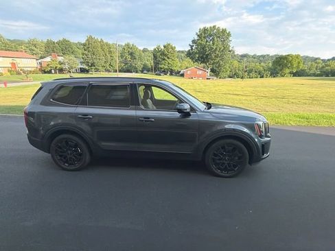 Used 2022 Kia Telluride SX w/ Nightfall Edition Package AWD/4WD image 9