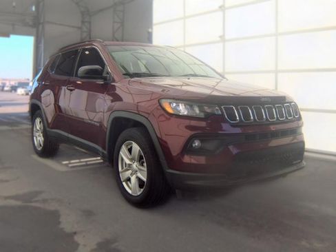 Used 2022 Jeep Compass Latitude w/ Sun and Sound Group AWD/4WD image 3