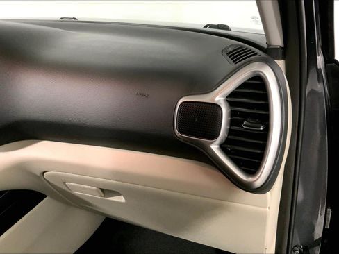 Certified 2025 Kia Soul LX w/ LX Technology Package FWD image 16