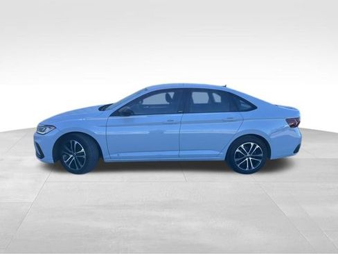 Used 2025 Volkswagen Jetta Sport image 3