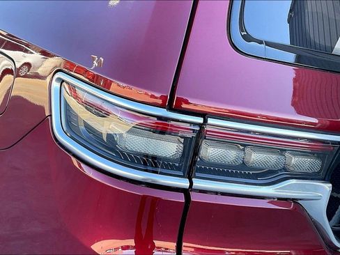 Used 2022 Jeep Grand Wagoneer Series III w/ Rear Seat Video Group 1 image 30