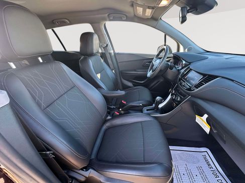 Certified 2022 Chevrolet Trax LT w/ LT Convenience Package image 29