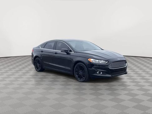 Used 2015 Ford Fusion SE w/ Equipment Group 202A image 2