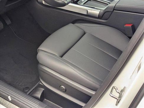 New 2025 Mercedes-Benz GLB 250 image 4