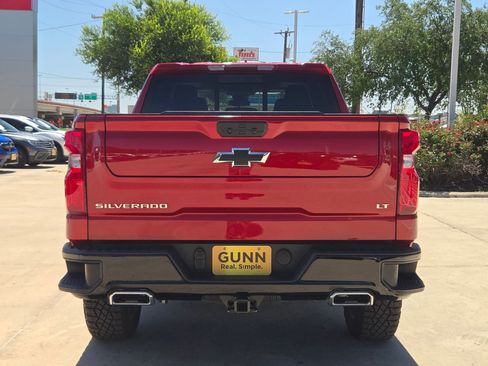Used 2025 Chevrolet Silverado 1500 LT Trail Boss w/ Convenience Package II AWD/4WD image 4