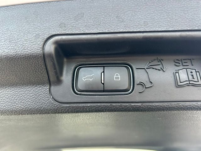 Used 2020 Ford Explorer Limited AWD/4WD image 11
