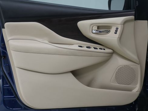 Used 2019 Nissan Murano Platinum image 15