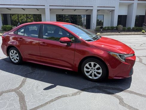 Used 2020 Toyota Corolla LE w/ Carpet Mat Package (TMS) FWD image 6