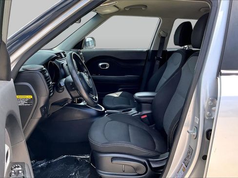 Used 2018 Kia Soul + FWD image 8