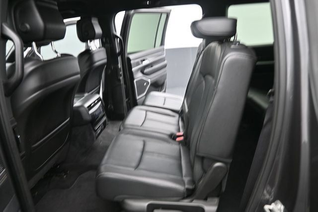 Used 2025 Jeep Wagoneer 4WD image 15