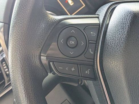 Used 2019 Toyota Camry LE image 4