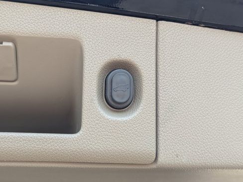 Used 2018 GMC Yukon SLT w/ Premium Edition image 36