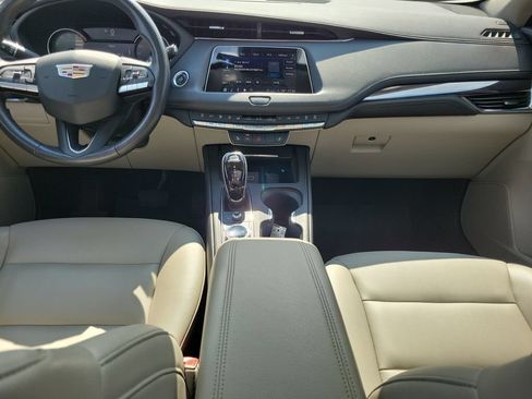 Certified 2022 Cadillac XT4 Luxury w/ Cold Weather Package FWD image 17