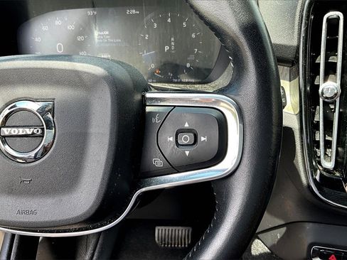 Used 2019 Volvo XC40 T5 Inscription image 18