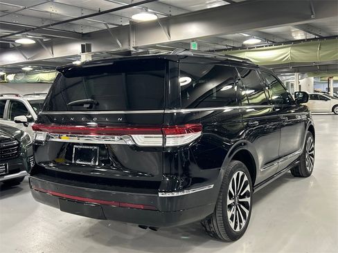 Used 2022 Lincoln Navigator Reserve image 2