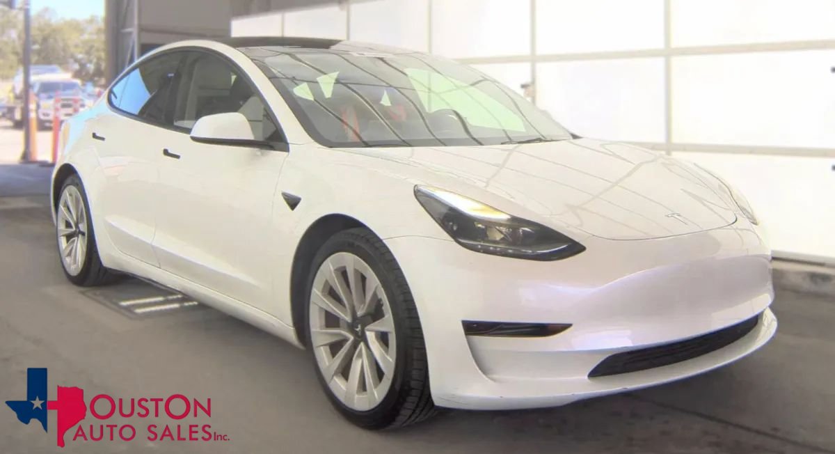 Used 2023 Tesla Model 3 Standard Range RWD image 1