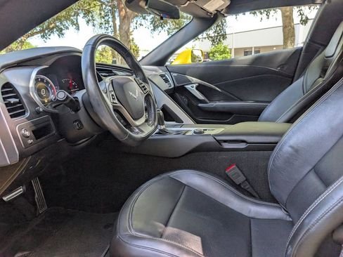 Used 2019 Chevrolet Corvette Stingray Coupe w/ 1LT RWD image 13