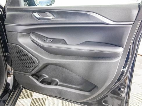 New 2025 Jeep Grand Cherokee Altitude image 40