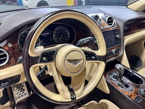 Used 2018 Bentley Bentayga AWD/4WD image 13
