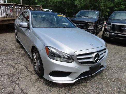 Used 2014 Mercedes-Benz E 350 4MATIC Sedan image 4