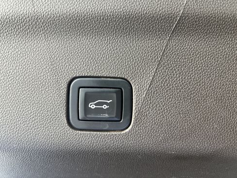 Used 2022 GMC Yukon Denali AWD/4WD image 17