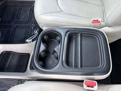 Used 2017 Chrysler Pacifica Touring-L image 26