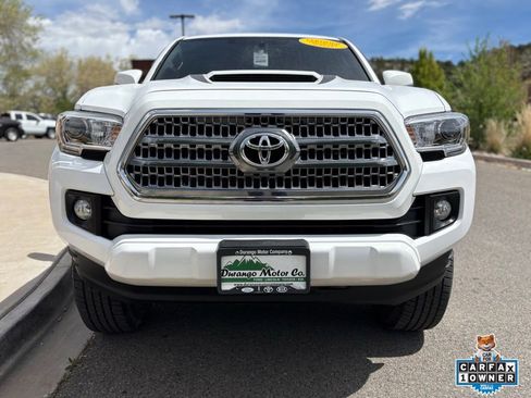 Used 2017 Toyota Tacoma TRD Sport image 11