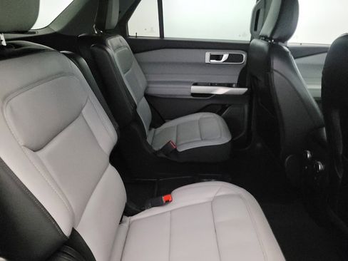 Used 2021 Ford Explorer XLT w/ Equipment Group 202A image 19