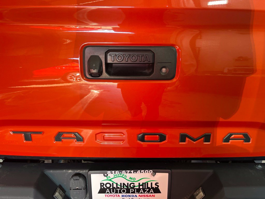 Used 2018 Toyota Tacoma TRD Off-Road AWD/4WD image 47