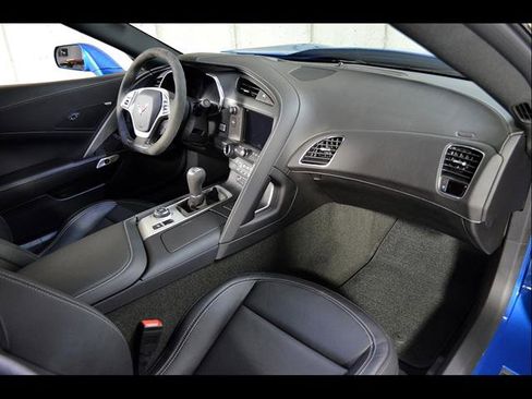 Used 2016 Chevrolet Corvette Stingray Coupe w/ Carbon Flash Badge Package RWD image 21