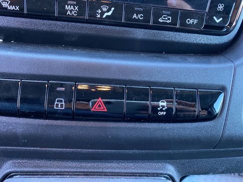 Used 2025 RAM ProMaster 2500 w/ Storage Group image 12