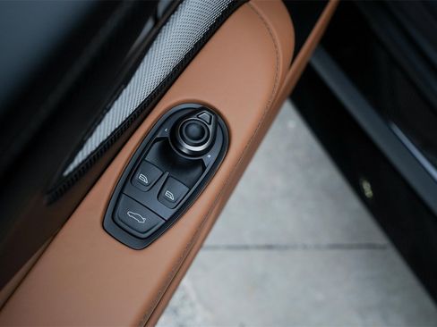 New 2026 Aston Martin Vanquish Convertible image 31