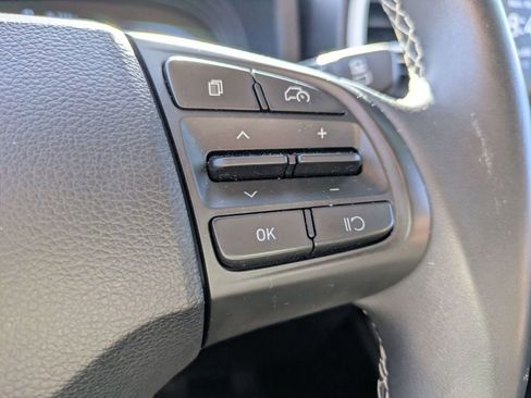 Certified 2025 Hyundai Venue Limited FWD image 17