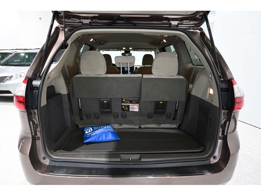Used 2020 Toyota Sienna LE FWD image 25